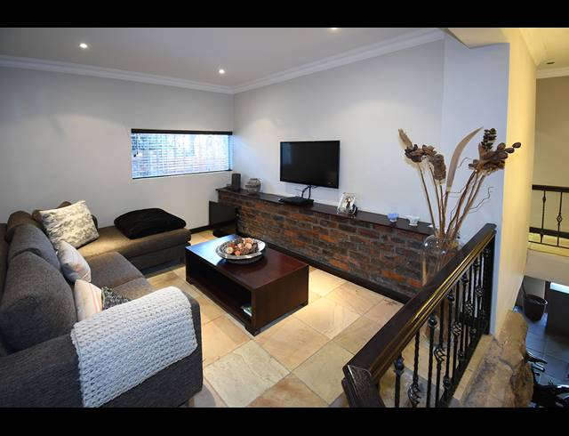 4 BEDROOM HOUSE FOR SALE IN KENSINGTON